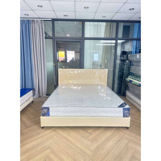 With gold bricks Bed